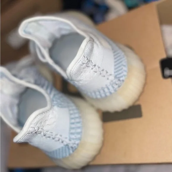 YEEZY BOOST 350 V2